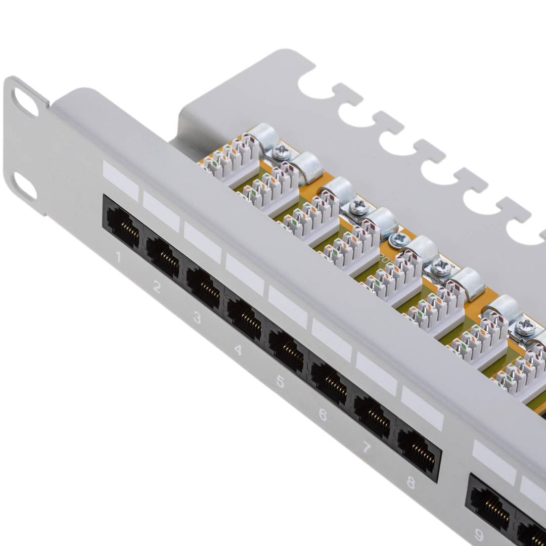 Patch-Panel 1HE 24 RJ45 UTP Cat.6 weiss kamm