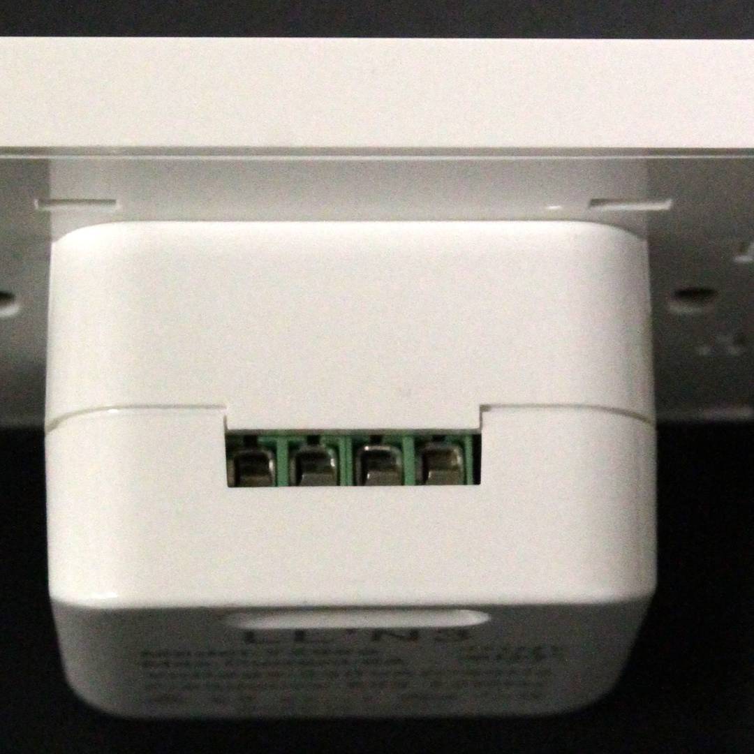 Interruttore wireless 80x80mm Z-Wave 6A 230VAC semplice bianco