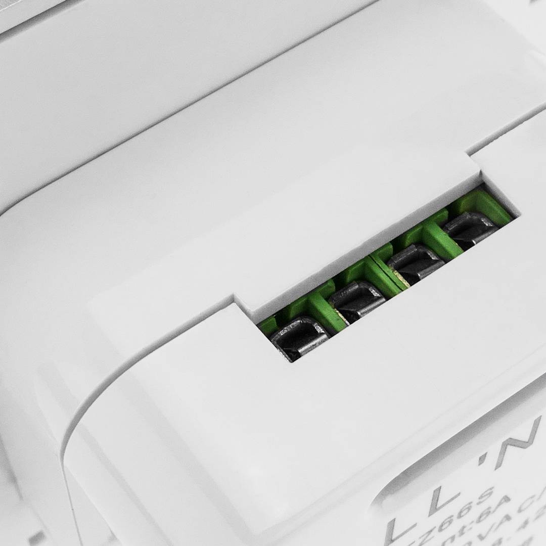 Switch 80x80mm wireless Z-Wave 6A 230VAC simple silver