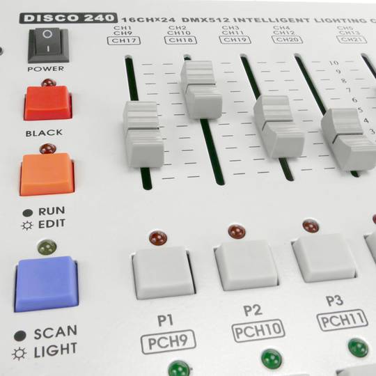Contrôleur DMX 512 avec 8 curseurs 5U