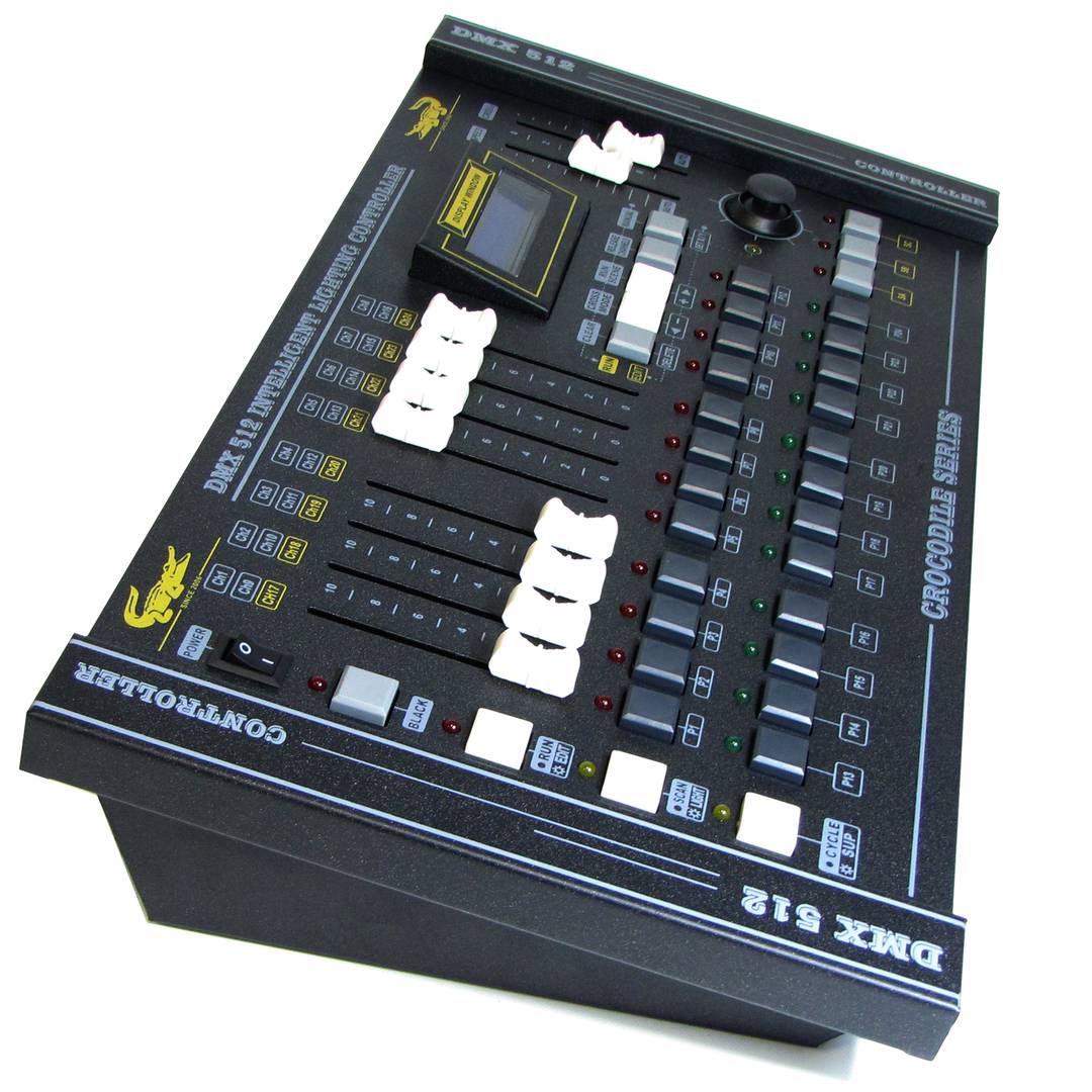 Contrôleur DMX-512 avec 8 curseurs. Modèle Crocodile 2024