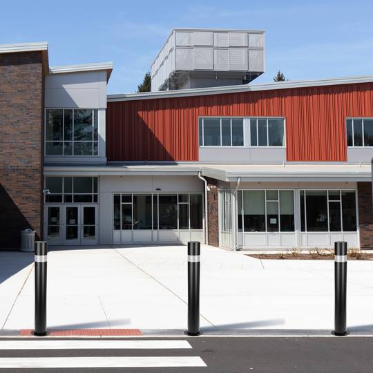 Pack de 2 uts de pilones bol·lards d'acer amb base clavada 90x750mm de color negre